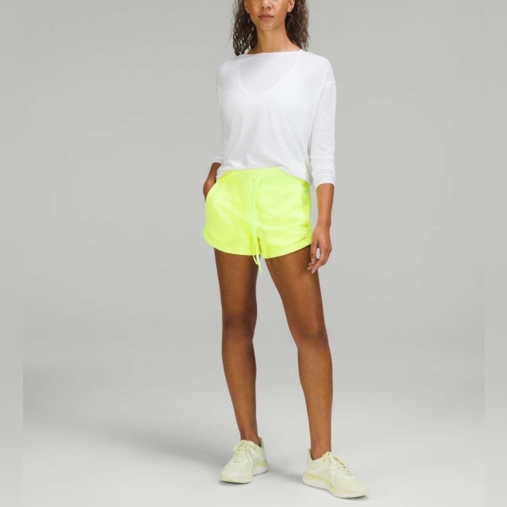 Lululemon Inner Glow High-Rise Shorts 3” Neon Wash Yellow Size 4 NWT - Picture 4 of 11